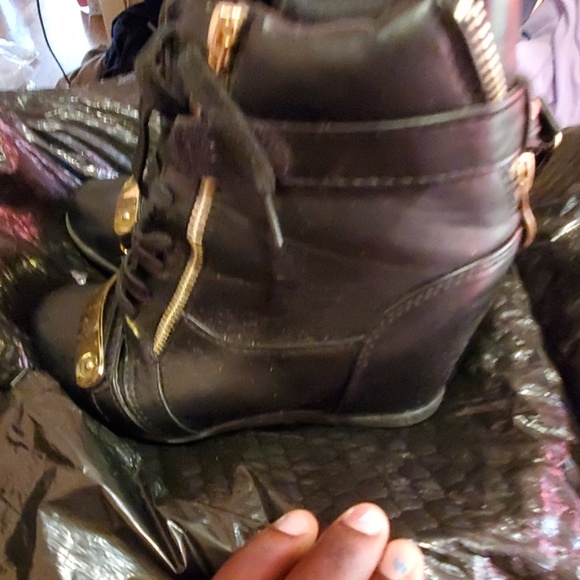 Shoes - Picture 2 of 2